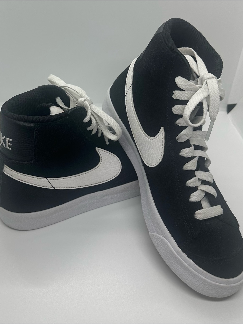 Nike Women's High-Top Sneakers Black/White Swoosh